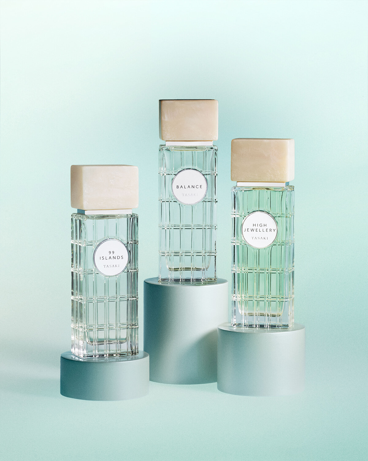 上質なパールで装うように香らせて。タサキが初となるフレグランスを発表。