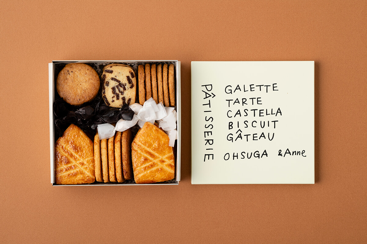 手土産にもおすすめ、旅したくなるクッキー缶。