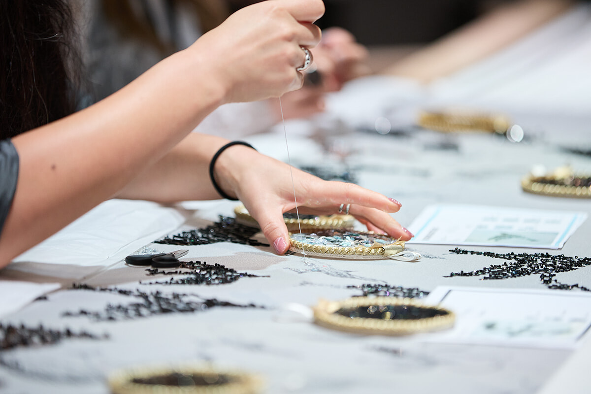 シャネルのメティエダールの世界へ！『la Galerie du 19M Tokyo』特別イベントをレポート。