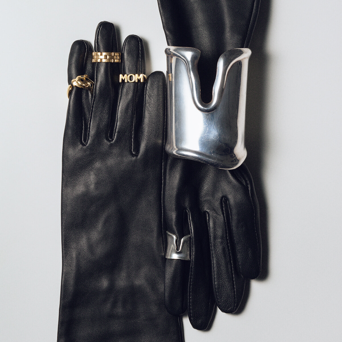 【濱本愛弓】女性のタフネスを表現するジュエリーの力を借りて。