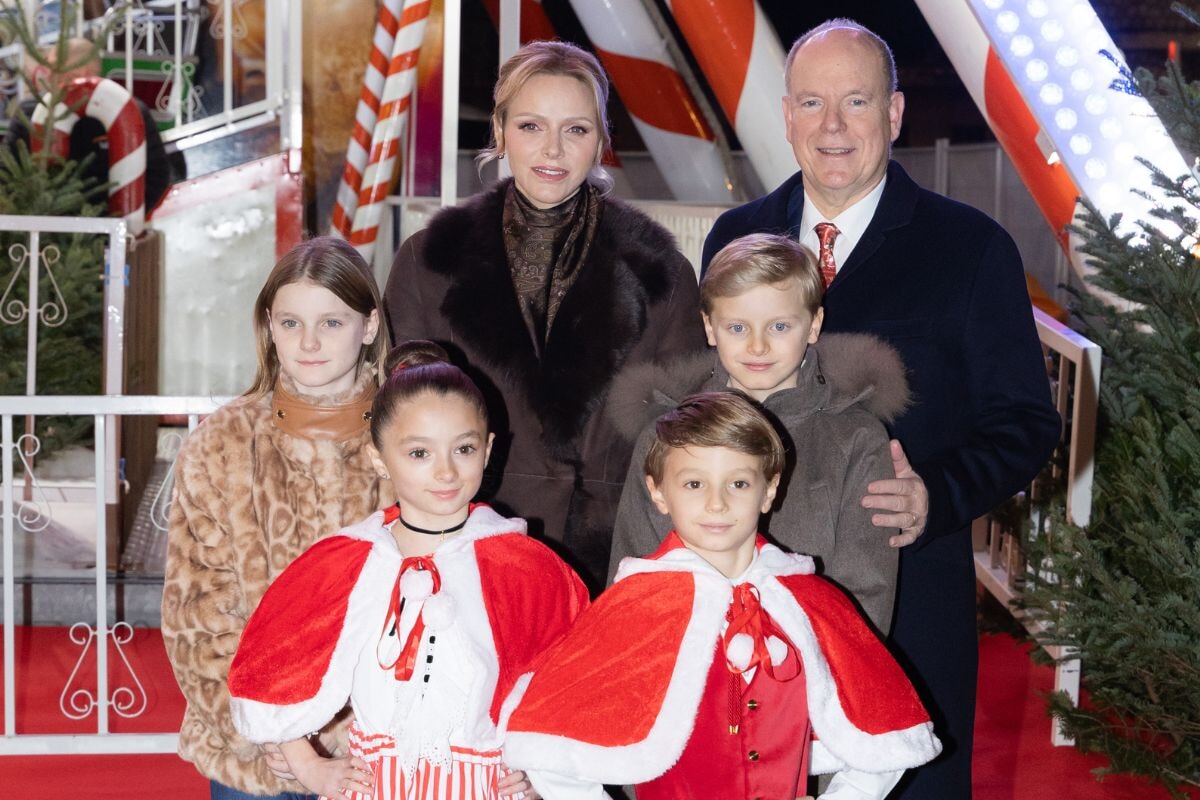 モナコ公室「2025年のクリスマスカード」を公開。成長した双子とともに、歴代カードを振り返る。