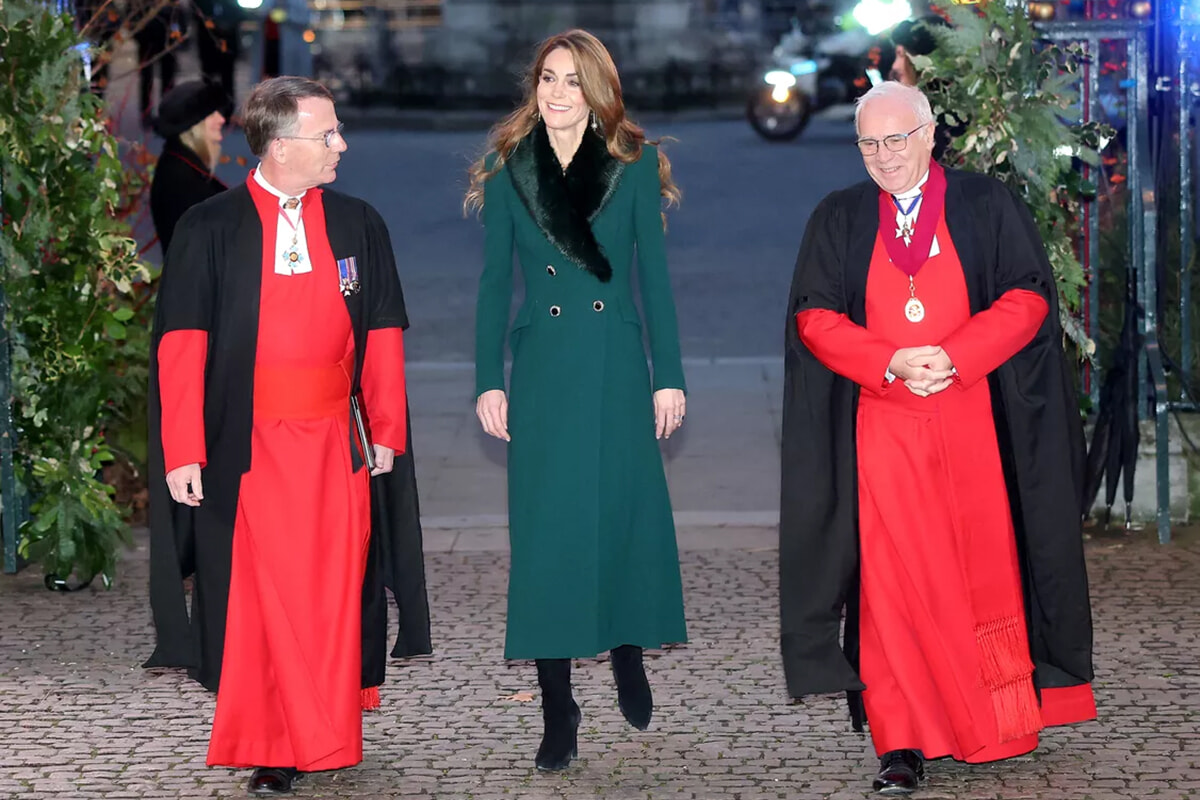 キャサリン皇太子妃が「クリスマスルック」をお披露目！ ウェストミンスター寺院のコンサートに俳優や王族が集結。