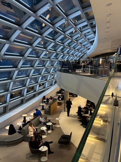 空港ラウンジ、これが私の世界一。贅沢な空間と唯一無二の体験があるのは？