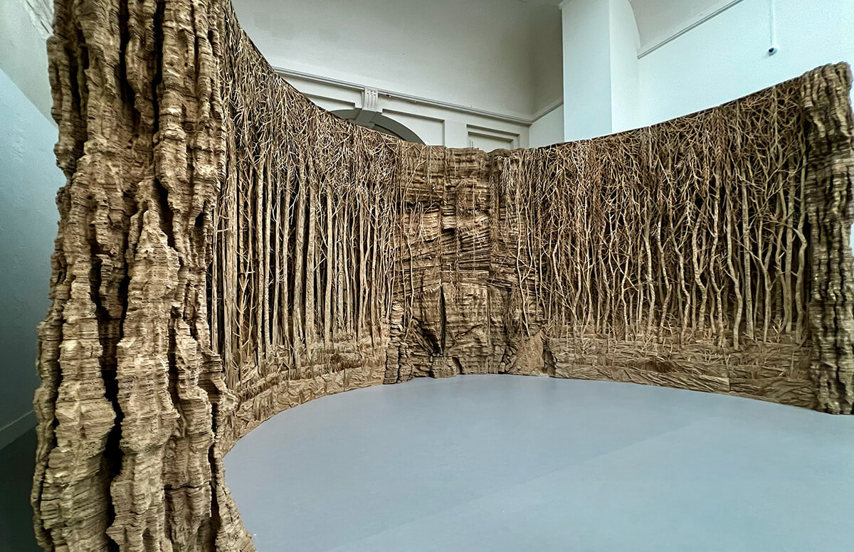 グラン・パレに出現したエヴァ・ジョスパンの洞窟、入ったら出られない。