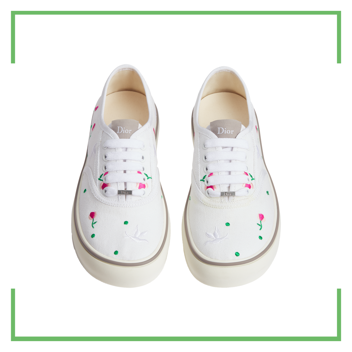 行動に移すことで運が巡る。2月のいて座を底上げする羽モチーフ。【星座別ラッキーアイテム占い】