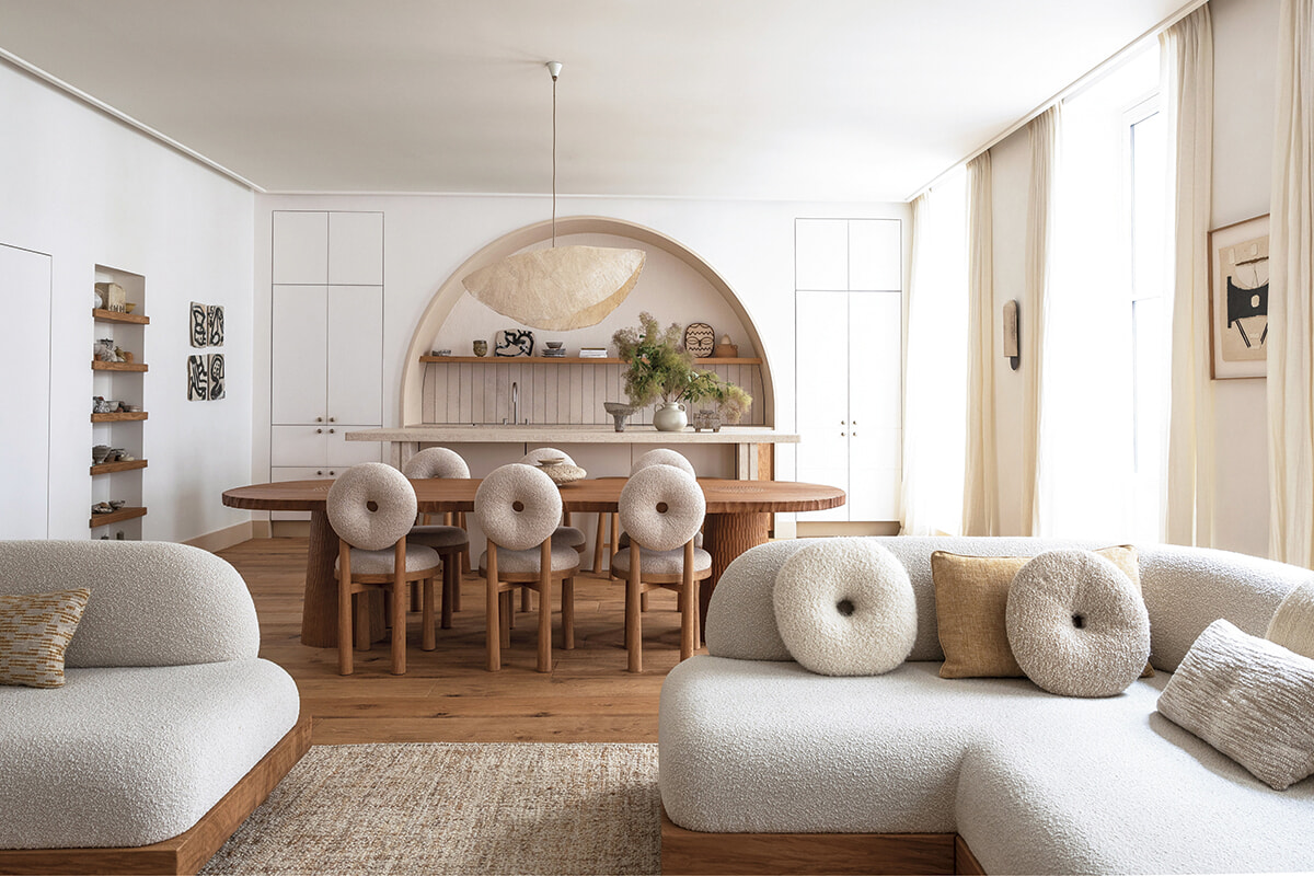 【憧れの家作り】新居を建てるなら心地いい設計を！ パリの実例に学ぶ有機的インテリアのヒント。