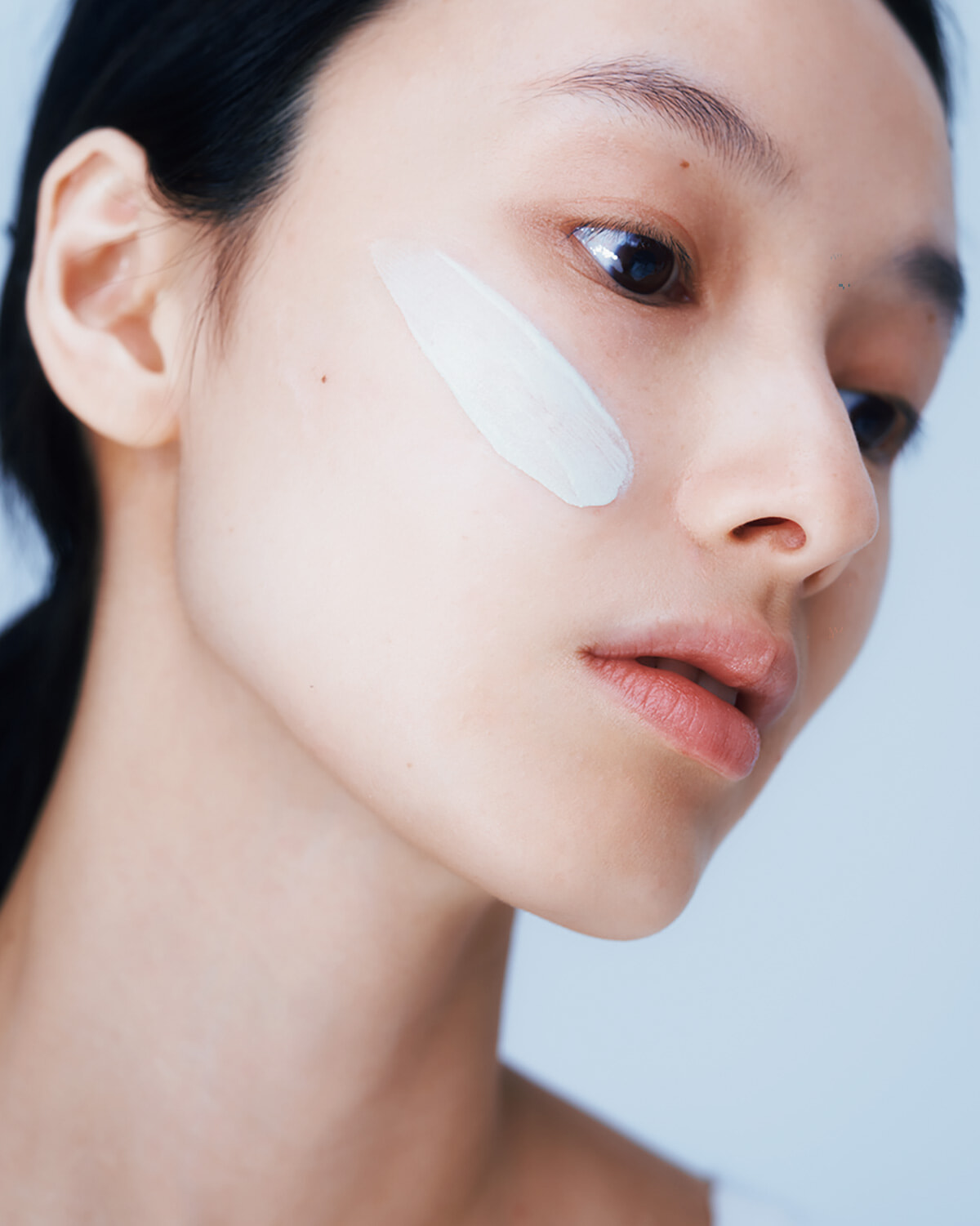 Step 1. 春のベースメイク、薄＆軽な仕上がりを叶える名品は？