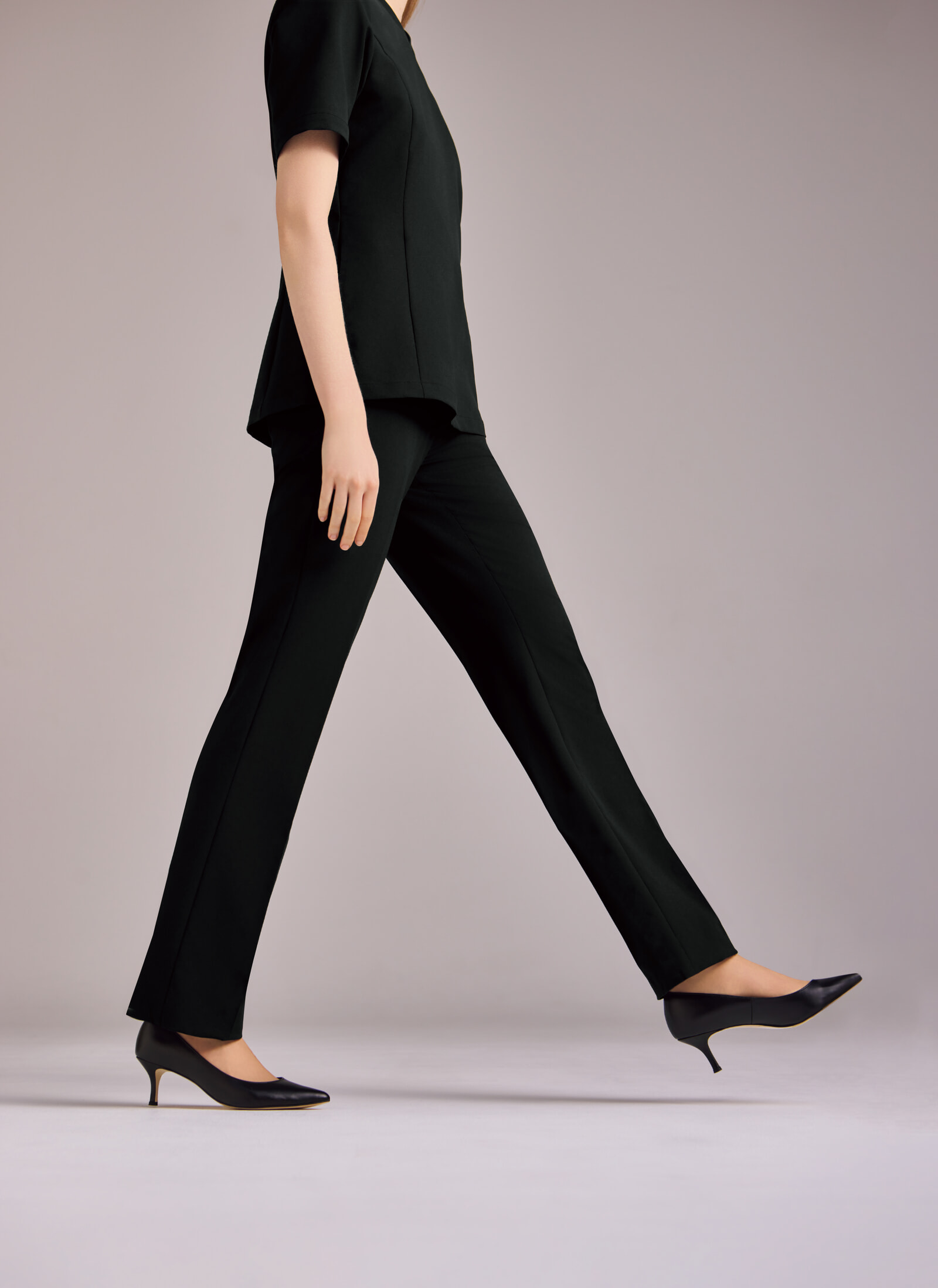 エストネーション×フォーク、医療現場の新しいユニフォームを発表。