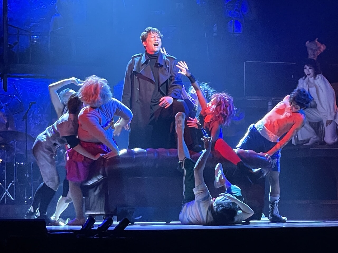 香取慎吾、「言葉の錬金術師」寺山修司に挑む！ 舞台『テラヤマキャバレー』