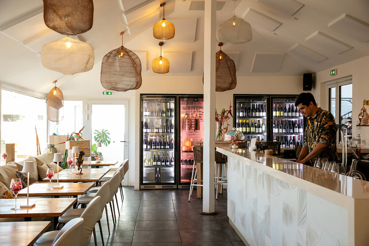 タヒチ島、フレンチなワイン＆フードで都会的な夜を。【タヒチの島々】
