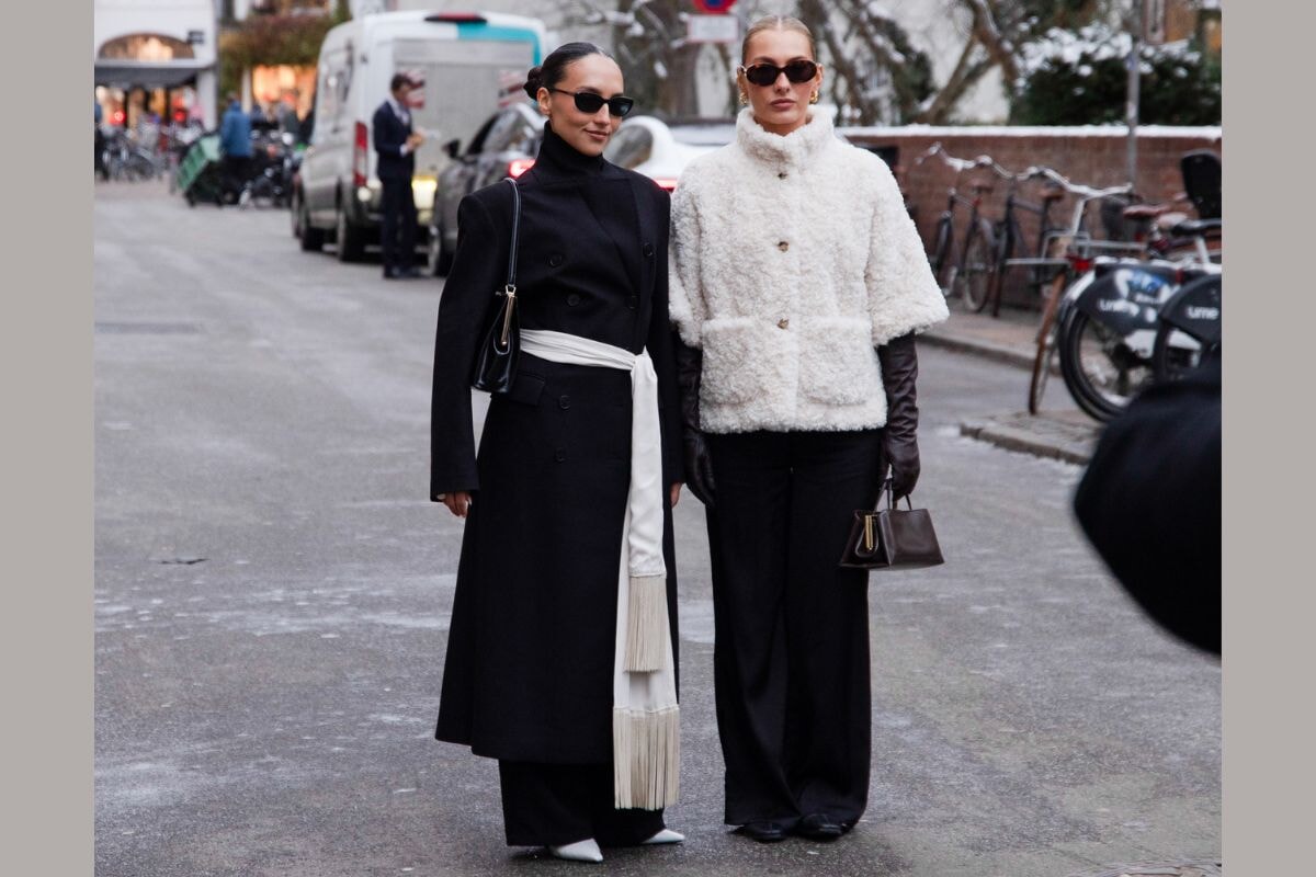 地味に見せない、冬のモノトーンルックとは？ 海外ファッショニスタの着こなし術。