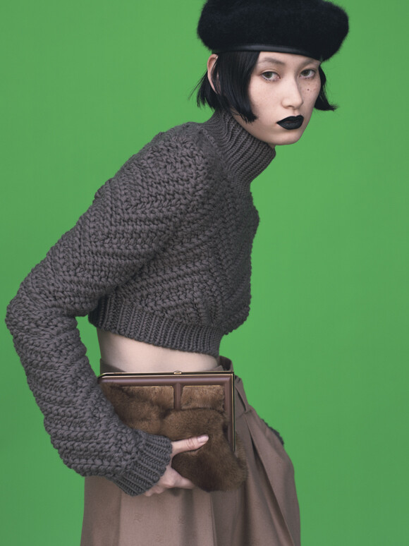 FENDI First FFロゴ フェンディファースト フェンディ、ニューアイコンとなるバッグを携えて。 | madameFIGARO.jp