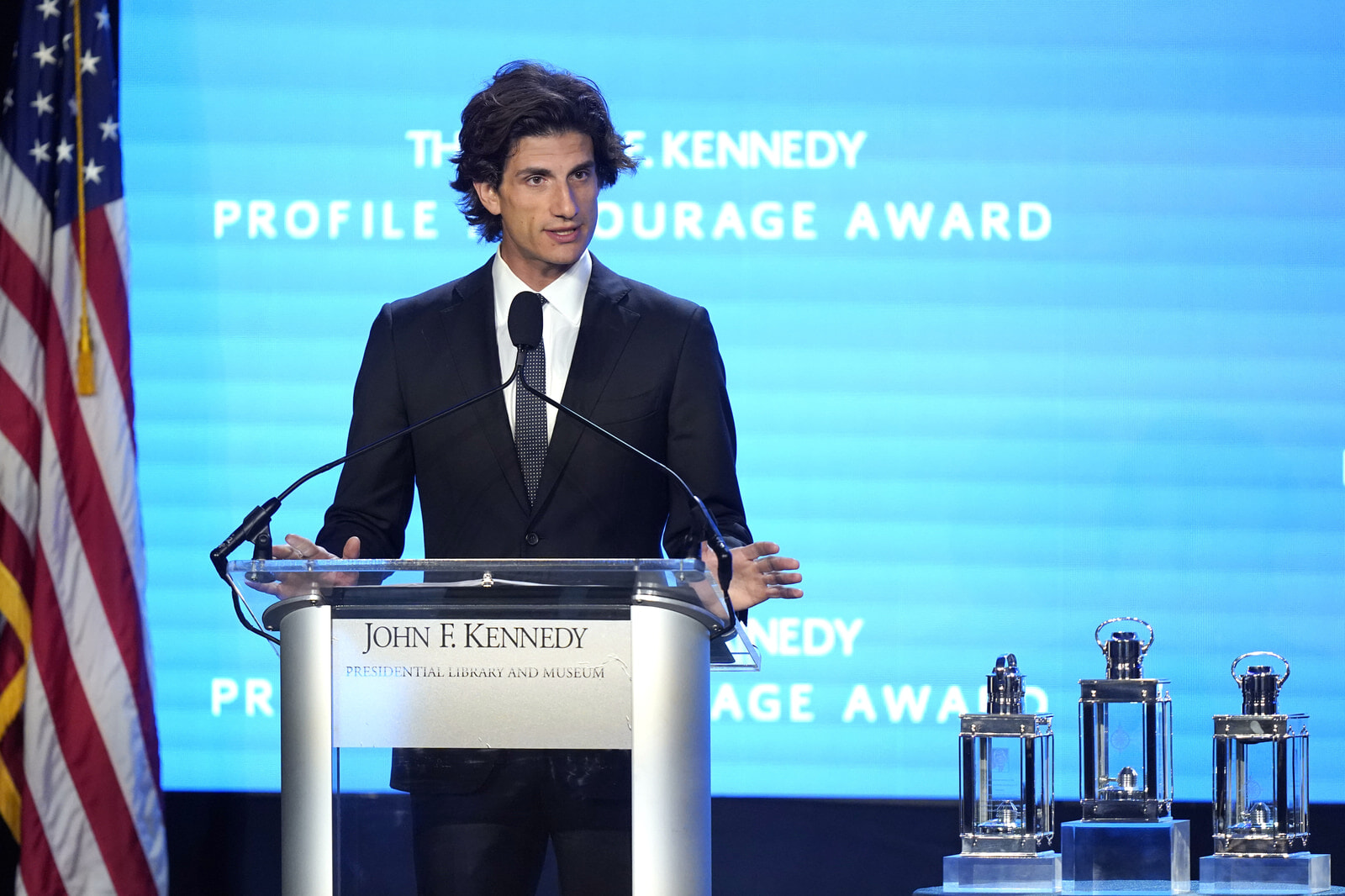 JFKの孫ジャック・シュロスバーグ、31歳のイケメンの素顔とは？