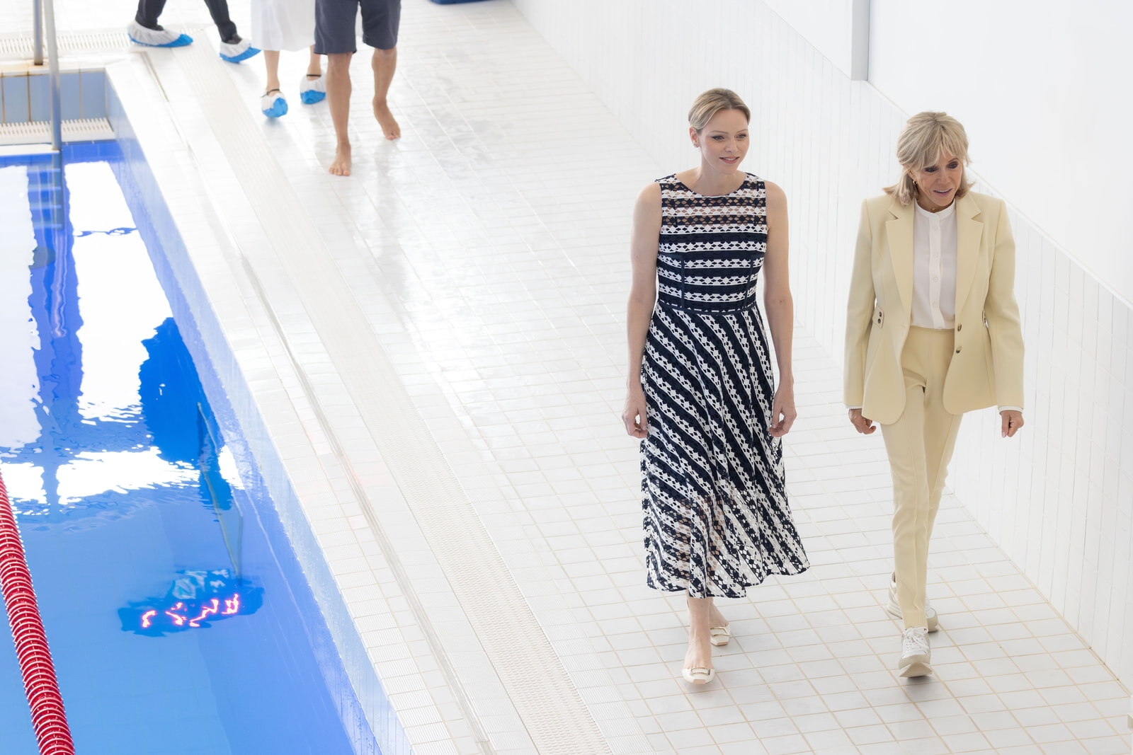 モナコ・シャルレーヌ公妃の6月ファッション速報！初夏に着こなす品格モード。