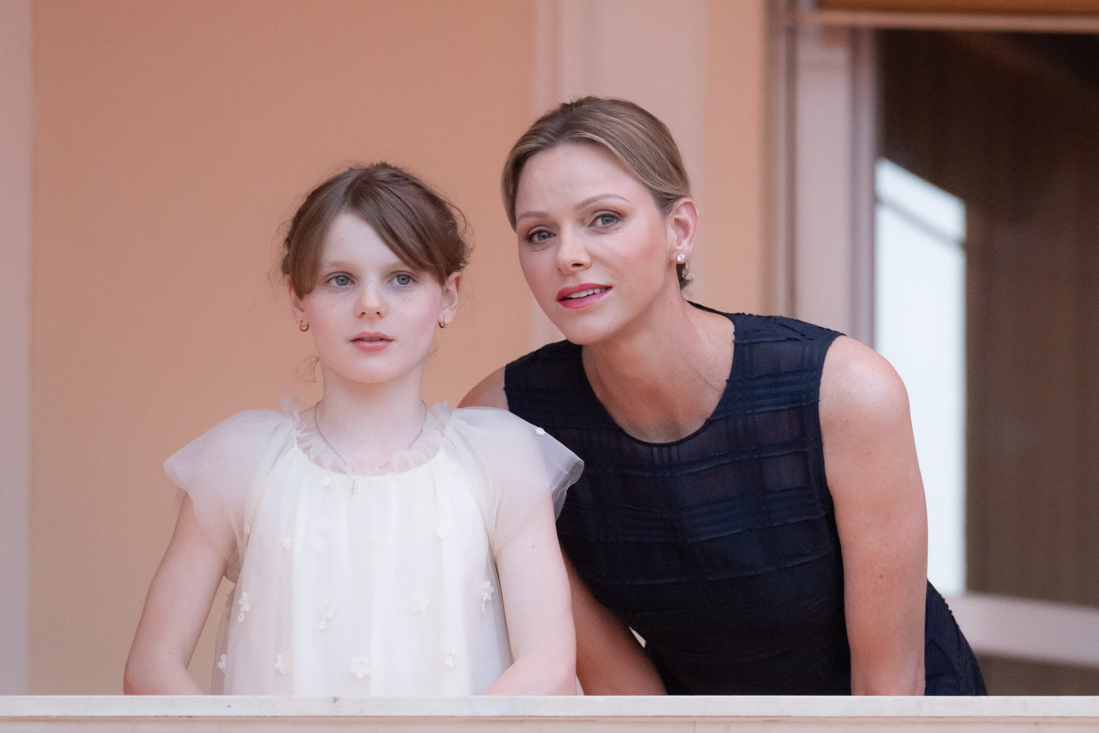 モナコ公国のガブリエラ公女、可愛すぎる夏のロイヤルファッションを振り返る！