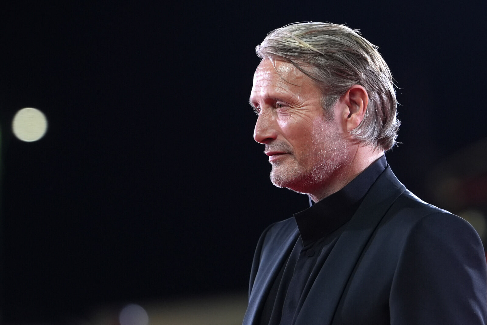 北欧の至宝マッツ・ミケルセン、ヴェネツィア国際映画祭で「やりたい放題」でも輝く美貌！