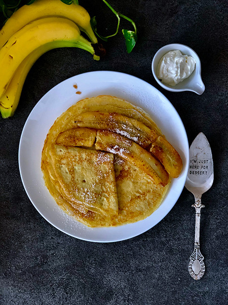 もちもちのクレープに焼きバナナをのせて。