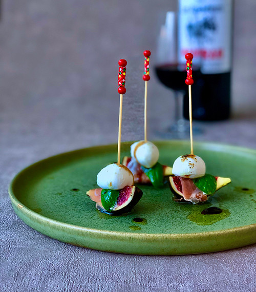 イチジクとモッツァレラチーズの一口おつまみ。