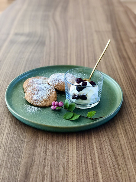 素焼きのパイに、マスカルポーネとブルーチーズのふんわりクリーム。