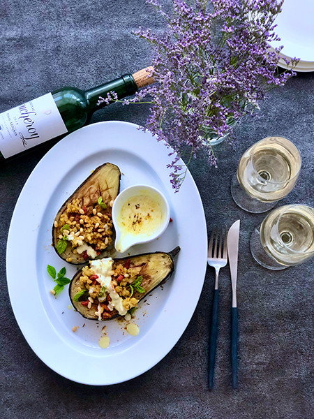 ちょっとエスニックなレンズ豆とナスのご馳走ステーキ。