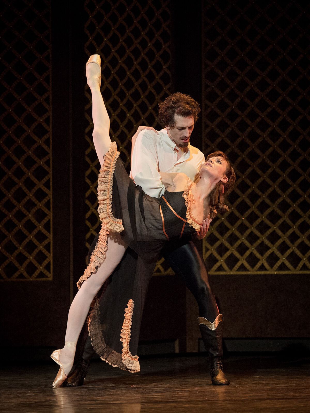 パリ・オペラ座のPOPで、2月の来日ツアーと『マイヤリング』の舞台裏ドキュメンタリーを視聴しよう。