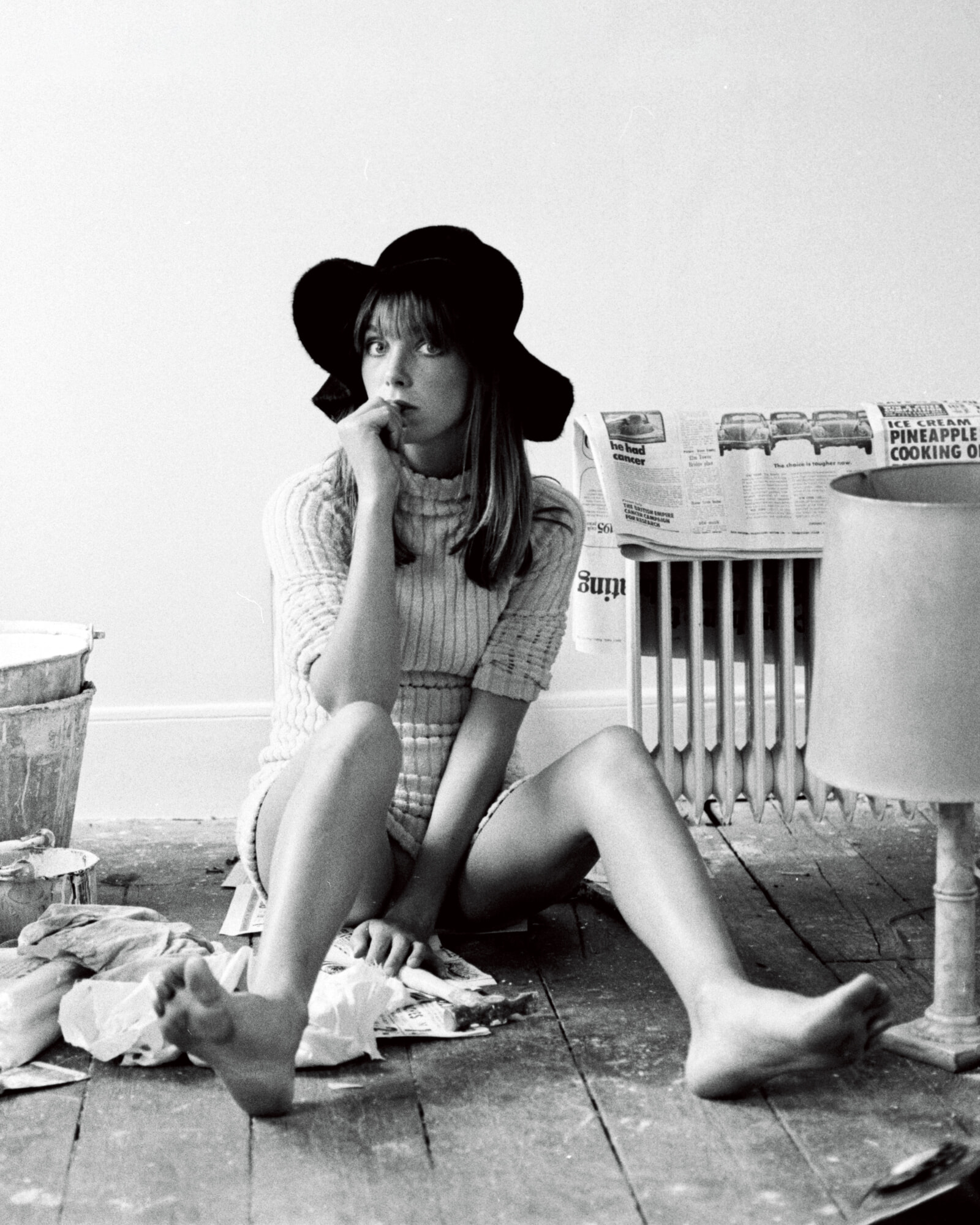 ジェーン・バーキン、永遠のファッションアイコンの魅力を紐解く。