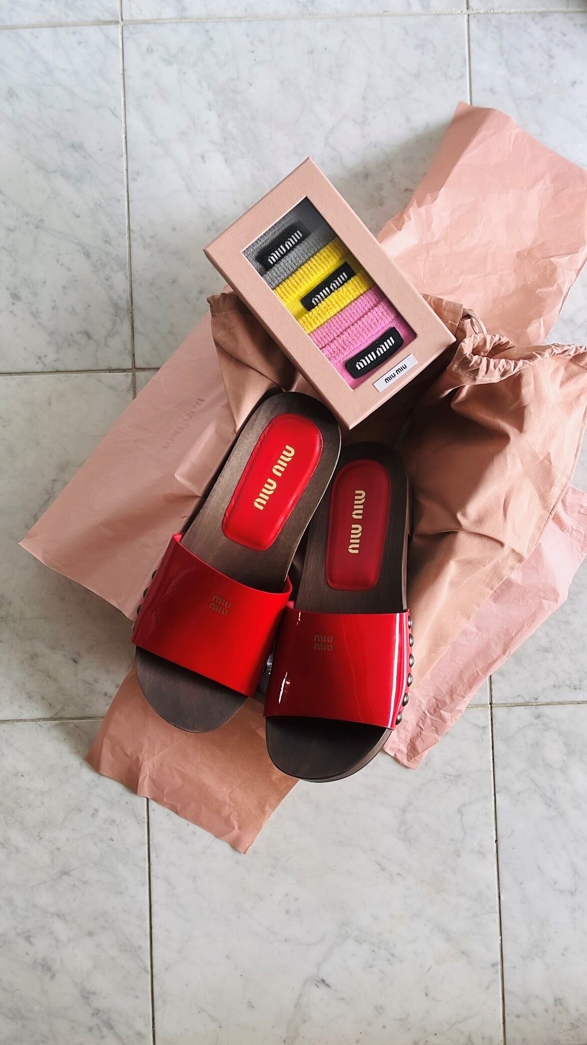 ミュウミュウのビスコースソックスが手放せない理由。