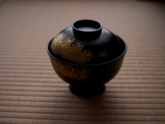 秋田の土地が育んだうつわ、川連漆器の魅力とは。 | madameFIGARO.jp
