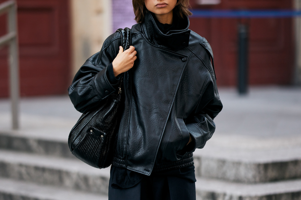 レザージャケットは、オーバーサイズが今年流。カジュアルにも。モードにも。｜海外スナップ6選
