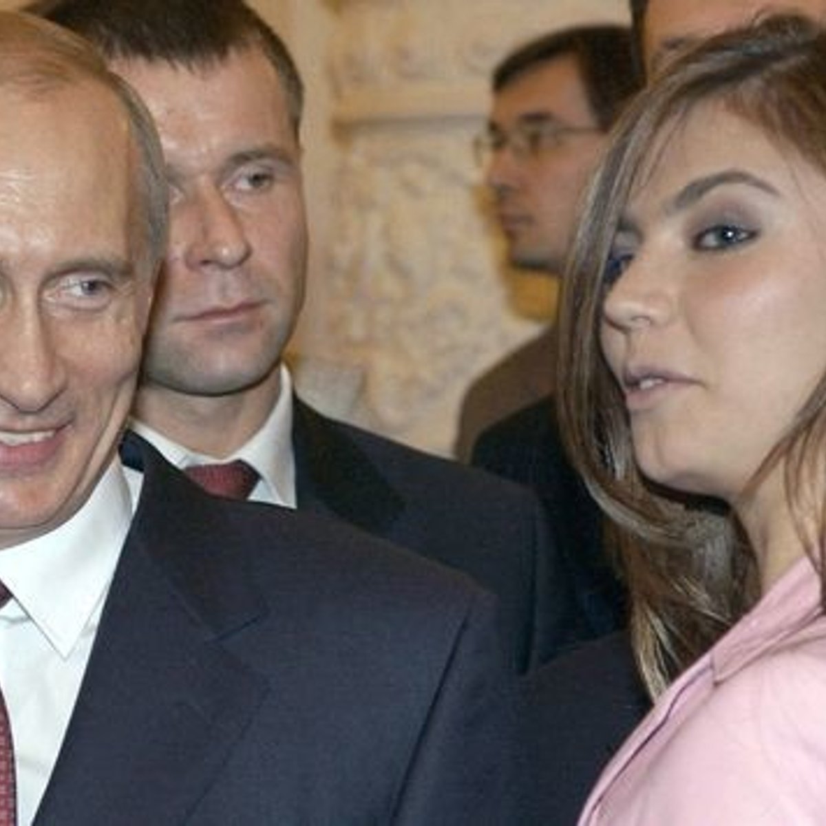 アリーナ・カバエワ、ウラジミール・プーチンの心を射止めた元体操選手とは？