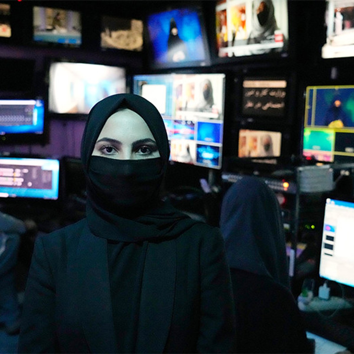 タリバン復権から1年、アフガン女性に禁じられたこと。