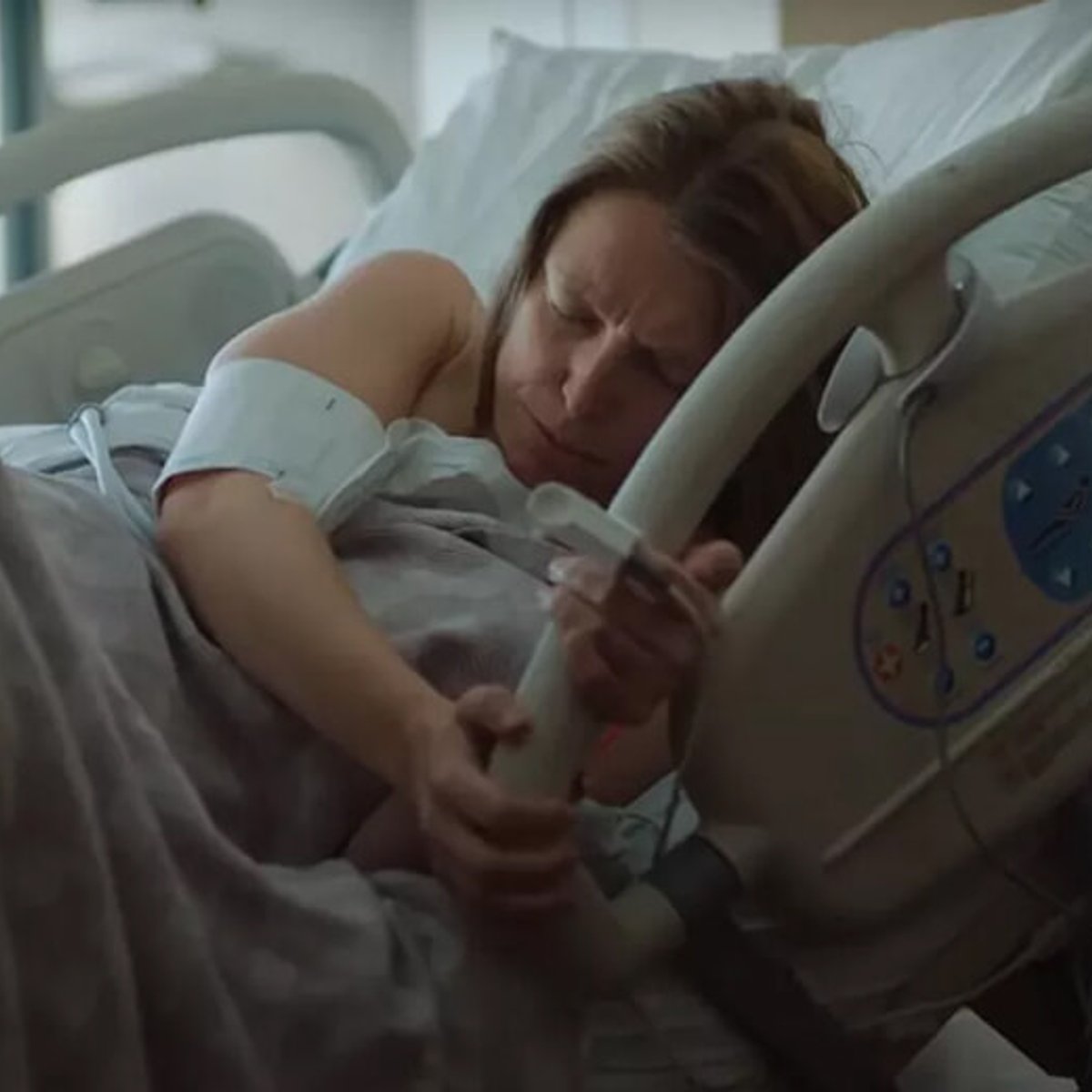 人工中絶合法化を訴え、自分の出産シーン動画で選挙キャンペーン。