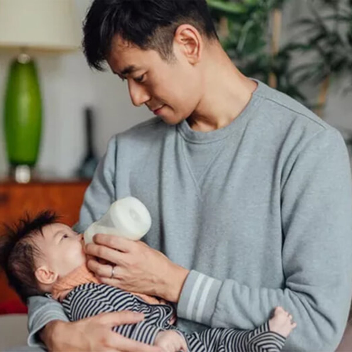 男性の育休取得でパパのうつリスク軽減。一方ママは？