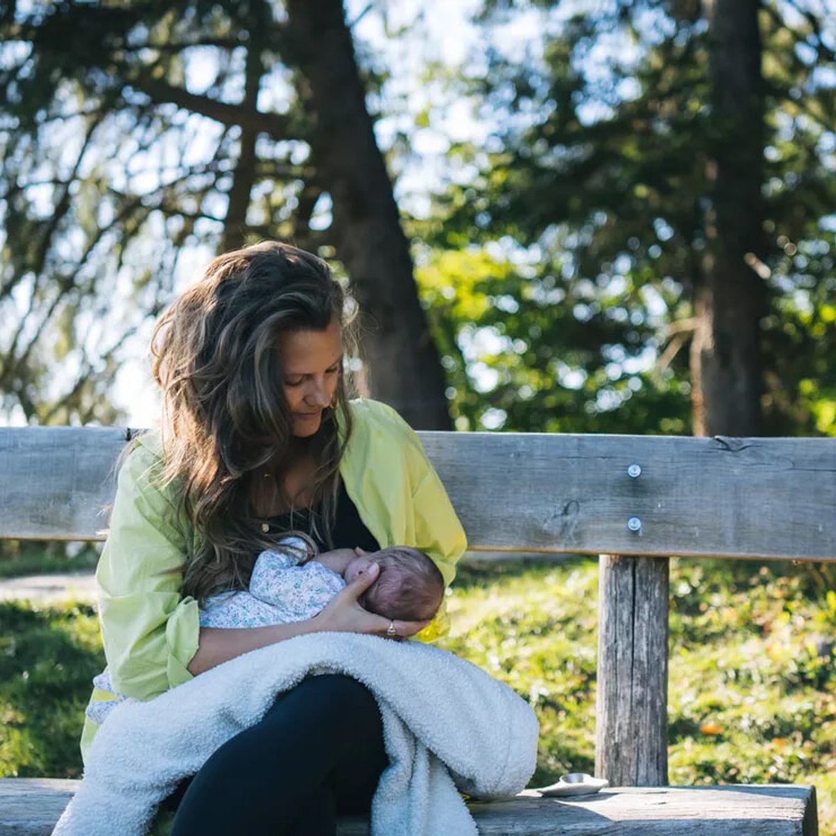動物園で授乳を禁じられた女性に市の担当者が謝罪。