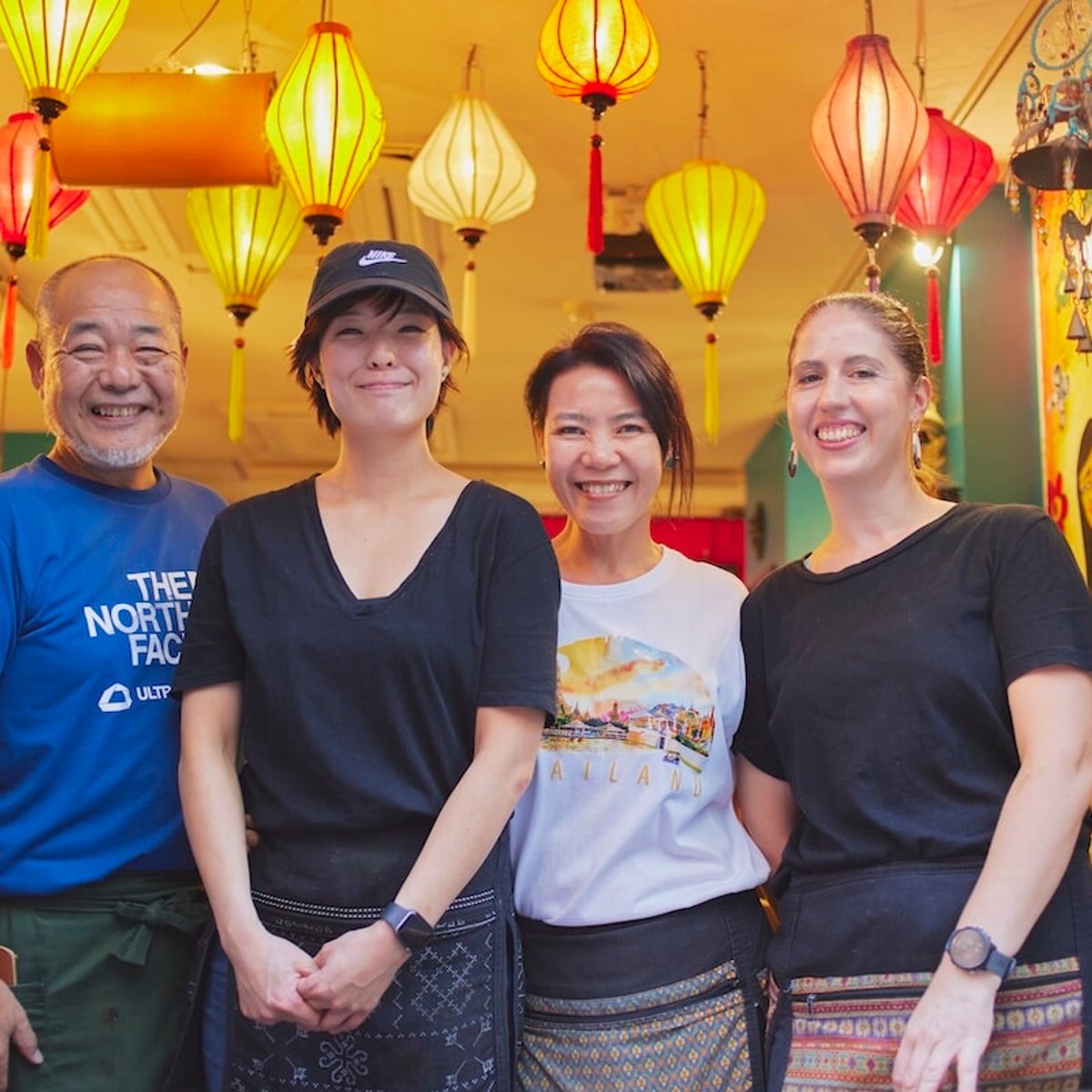 在日外国人女性たちがいきいきと活躍する、神戸の食堂バル。