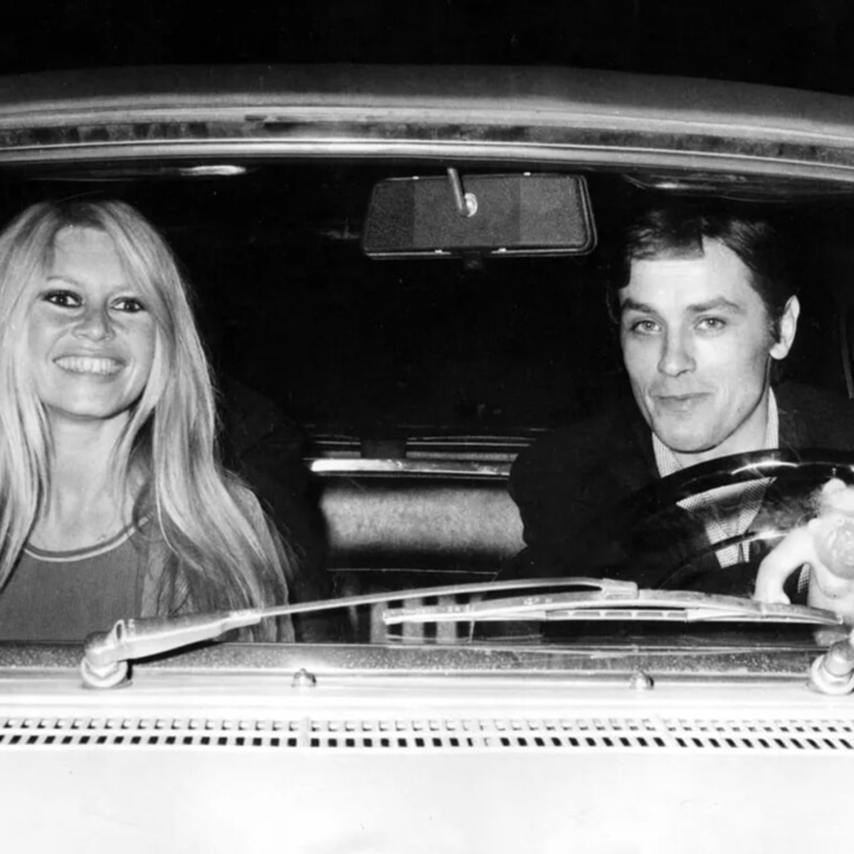 ブリジット・バルドー、親友のアラン・ドロン一家の争いにコメント。