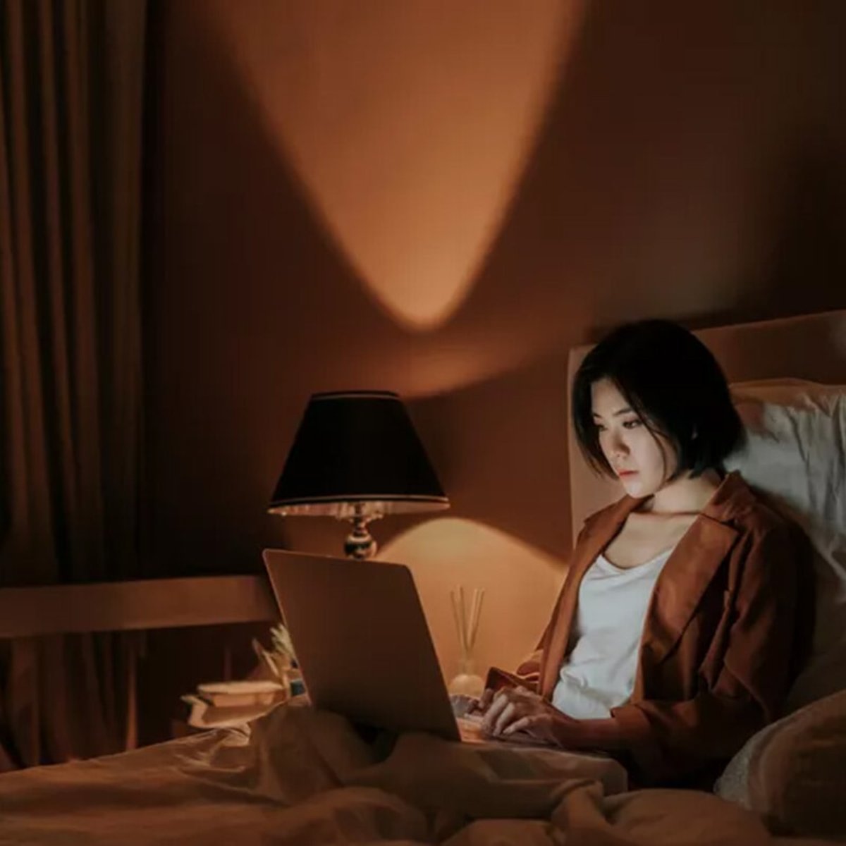 休暇中、会社のメールを見ているあなたは要注意！ 現代人を蝕む「マイクロワーク」とは？