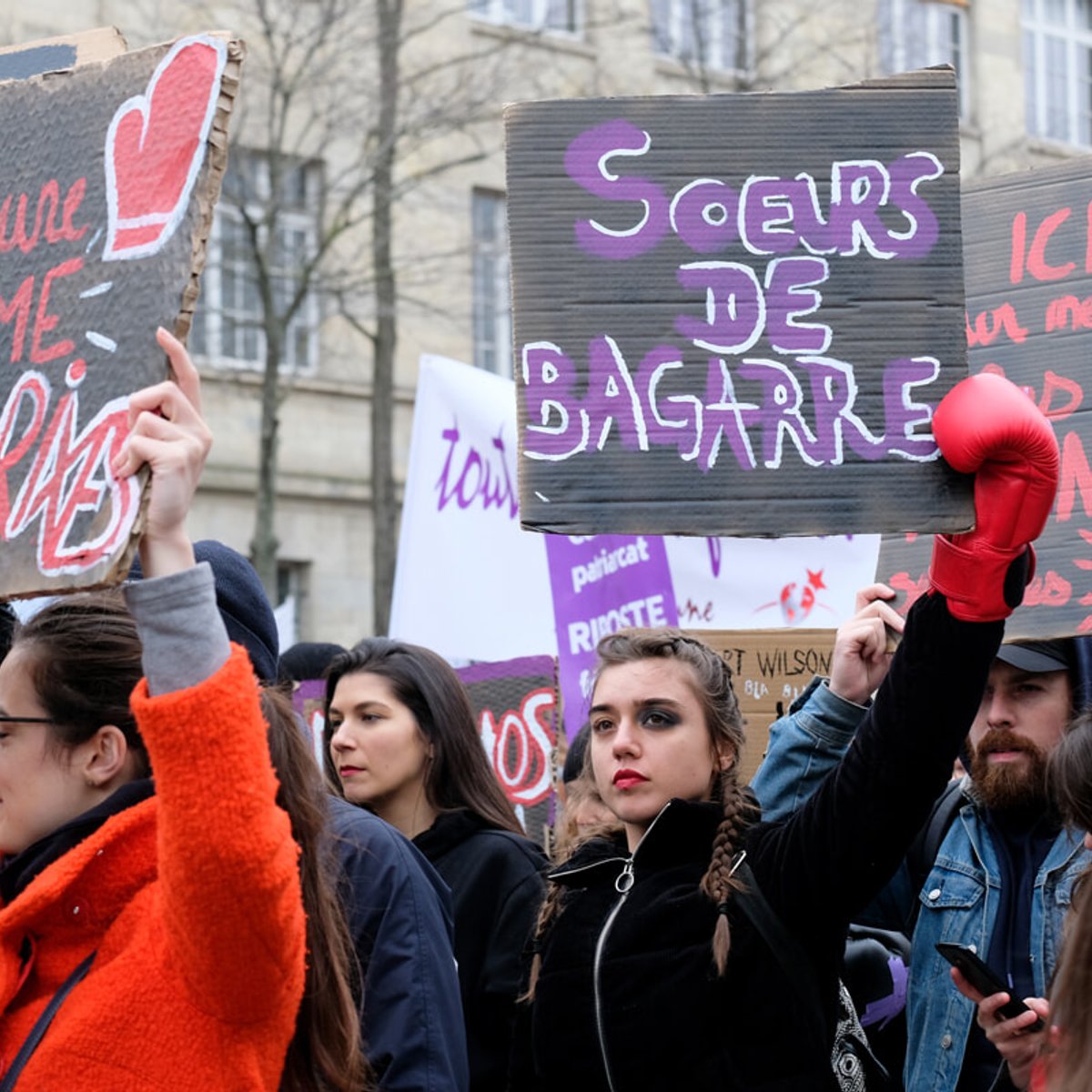 フランス男性の37％がフェミニズムに「脅威を感じる」と回答。割合上昇の理由は若い世代？