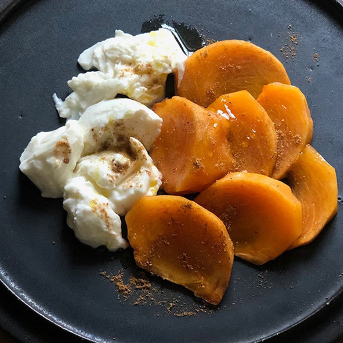 柿とモッツァレラにかけるスパイスは……？