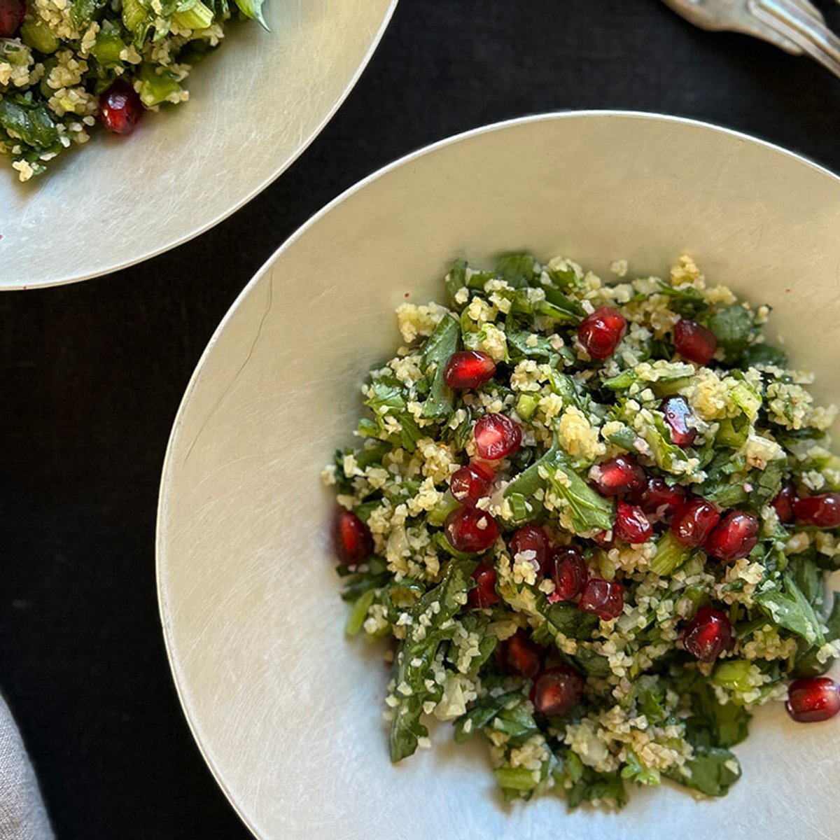 クリスマスのテーブルを華やかに！春菊とザクロで作る冬のタブレ。